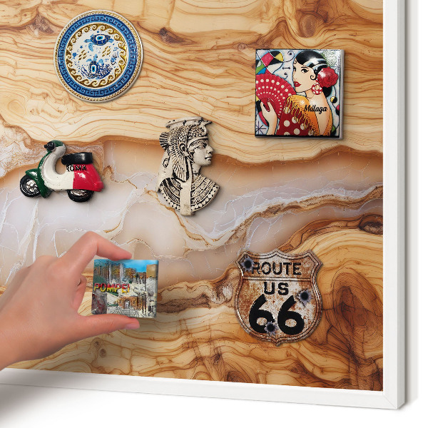 Wand-Magnettafel für Reisesouvenirs mit weißem Rahmen Eleganz aus Holz
