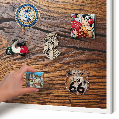 Wand-Magnettafel für Reisesouvenirs mit weißem Rahmen Holzstruktur