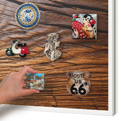 Wand-Magnettafel für Reisesouvenirs mit weißem Rahmen Holzstruktur