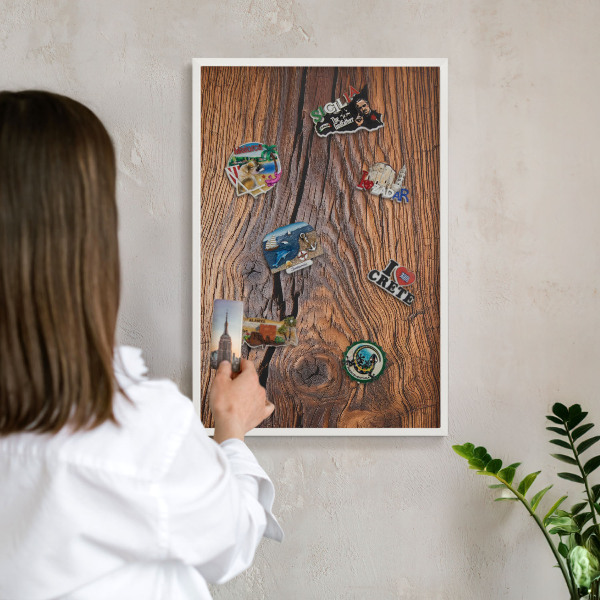 Wand-Magnettafel für Reisesouvenirs mit weißem Rahmen Holzstruktur