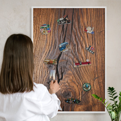 Wand-Magnettafel für Reisesouvenirs mit weißem Rahmen Holzstruktur