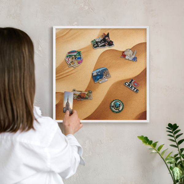 Wand-Magnettafel für Reisesouvenirs mit weißem Rahmen Sandwellen