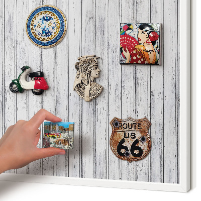 Magnettafel aus Metall für Souvenirs in weißem Rahmen Helles Holz