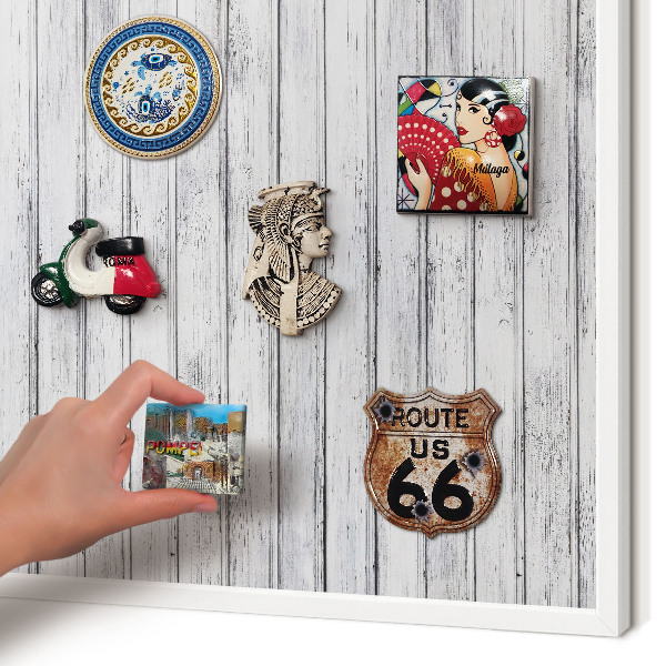 Magnettafel aus Metall für Souvenirs in weißem Rahmen Helles Holz