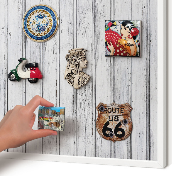 Magnettafel aus Metall für Souvenirs in weißem Rahmen Helles Holz