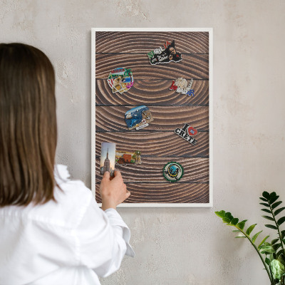 Wand-Magnettafel für Reisesouvenirs mit weißem Rahmen Holzkonstruktion