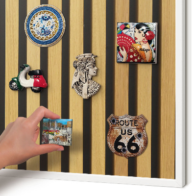 Magnettafel aus Metall für Souvenirs in weißem Rahmen Holzrhythmen