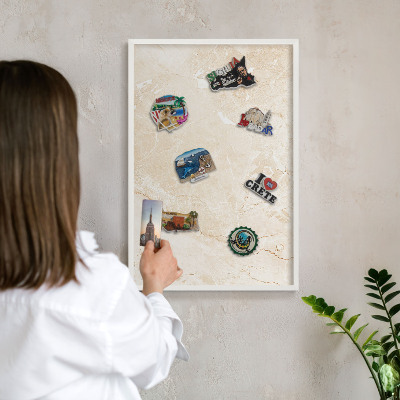 Wand-Magnettafel für Reisesouvenirs mit weißem Rahmen Zarter Marmor