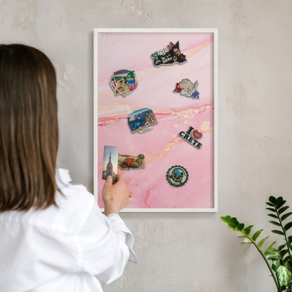 Wand-Magnettafel für Reisesouvenirs mit weißem Rahmen Rosa Eleganz