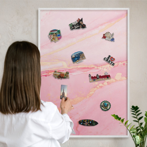 Wand-Magnettafel für Reisesouvenirs mit weißem Rahmen Rosa Eleganz