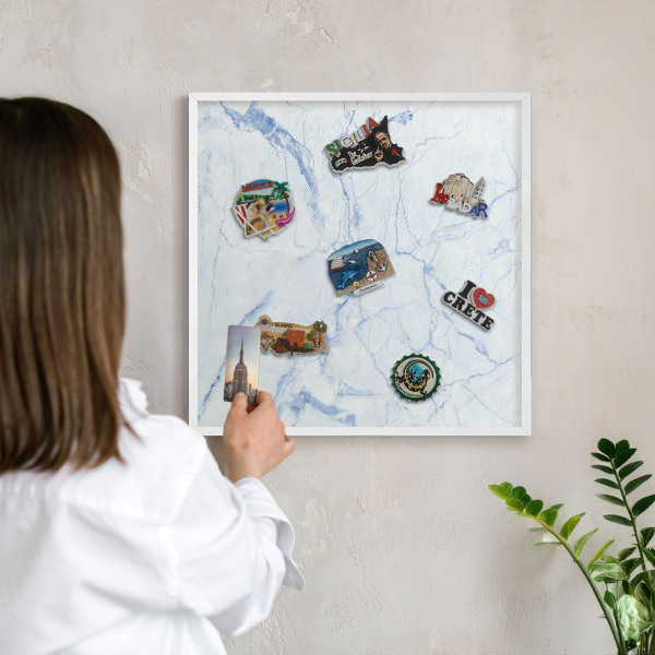 Magnettafel aus Metall für Souvenirs in weißem Rahmen Marmordesign