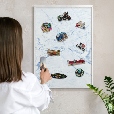Magnettafel aus Metall für Souvenirs in weißem Rahmen Marmordesign