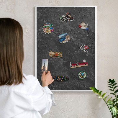 Magnettafel aus Metall für Souvenirs in weißem Rahmen Graue Eleganz