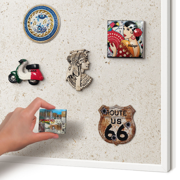 Wand-Magnettafel für Reisesouvenirs mit weißem Rahmen Zarter Hintergrund