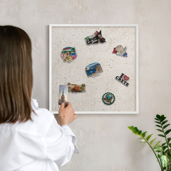 Wand-Magnettafel für Reisesouvenirs mit weißem Rahmen Zarter Hintergrund