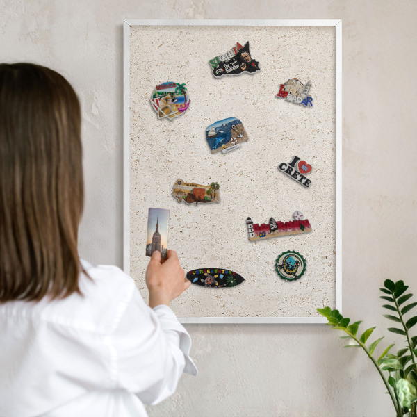 Wand-Magnettafel für Reisesouvenirs mit weißem Rahmen Zarter Hintergrund