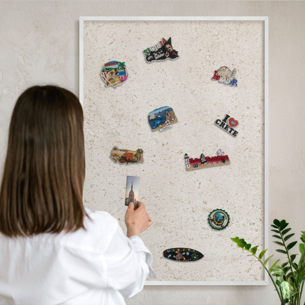 Wand-Magnettafel für Reisesouvenirs mit weißem Rahmen Zarter Hintergrund
