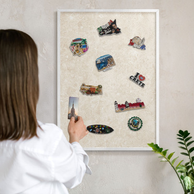 Magnettafel aus Metall für Souvenirs in weißem Rahmen Cremige Eleganz