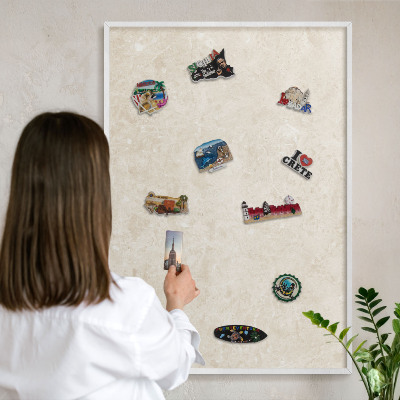 Magnettafel aus Metall für Souvenirs in weißem Rahmen Cremige Eleganz