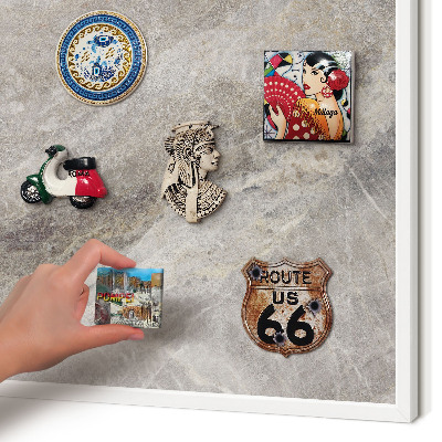 Magnettafel aus Metall für Souvenirs in weißem Rahmen Steintextur