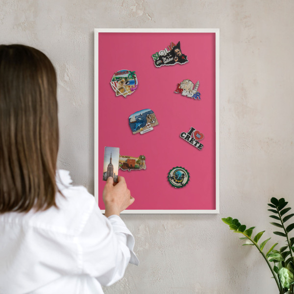 Wand-Magnettafel für Reisesouvenirs mit weißem Rahmen Energierosa