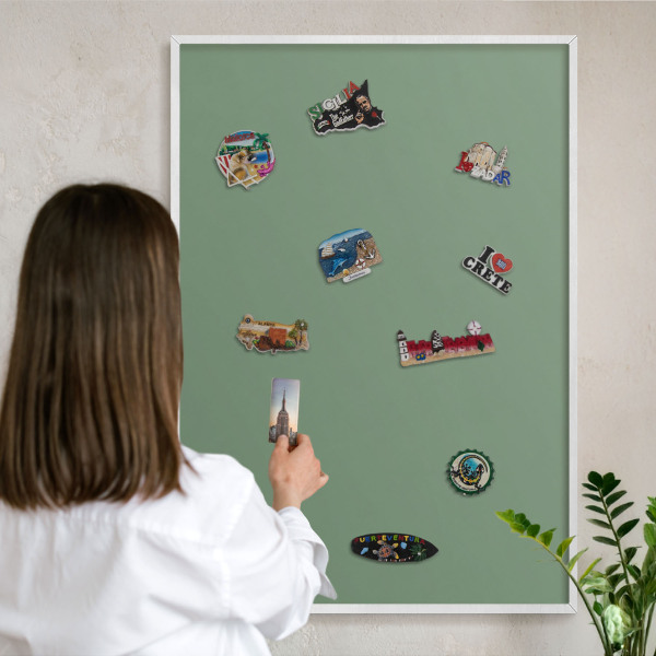 Wand-Magnettafel für Reisesouvenirs mit weißem Rahmen Gedämpftes Grün