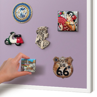 Magnettafel aus Metall für Souvenirs in weißem Rahmen Fliederviolett