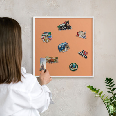 Wand-Magnettafel für Reisesouvenirs mit weißem Rahmen Pastellorange
