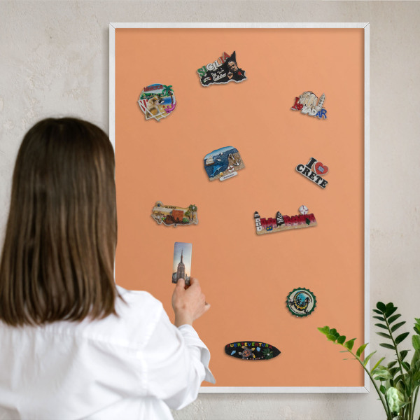 Wand-Magnettafel für Reisesouvenirs mit weißem Rahmen Pastellorange