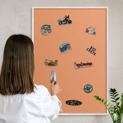 Wand-Magnettafel für Reisesouvenirs mit weißem Rahmen Pastellorange