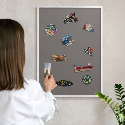 Wand-Magnettafel für Reisesouvenirs mit weißem Rahmen Dunkelgrau