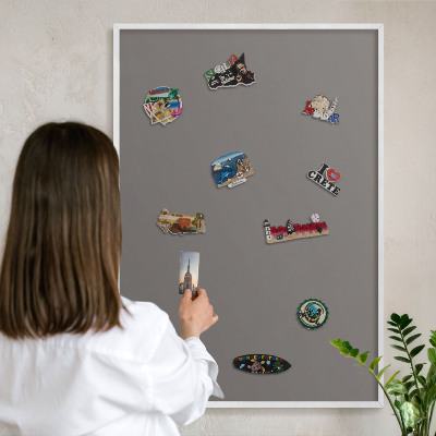 Wand-Magnettafel für Reisesouvenirs mit weißem Rahmen Dunkelgrau