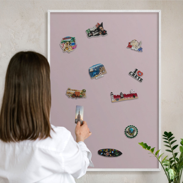Wand-Magnettafel für Reisesouvenirs mit weißem Rahmen Pastelllila
