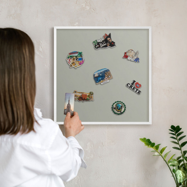 Magnettafel aus Metall für Souvenirs in weißem Rahmen Neutralgrau
