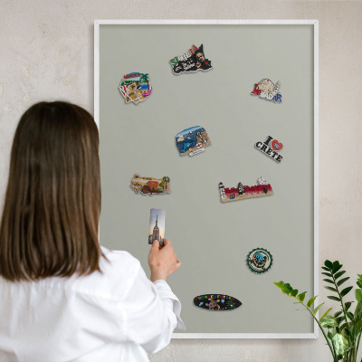 Magnettafel aus Metall für Souvenirs in weißem Rahmen Neutralgrau