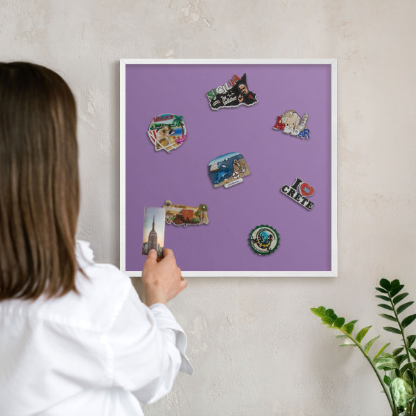 Wand-Magnettafel für Reisesouvenirs mit weißem Rahmen Violett