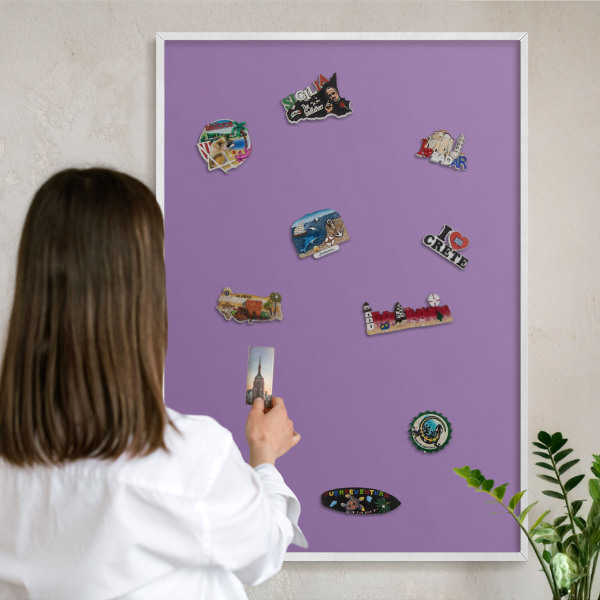 Wand-Magnettafel für Reisesouvenirs mit weißem Rahmen Violett