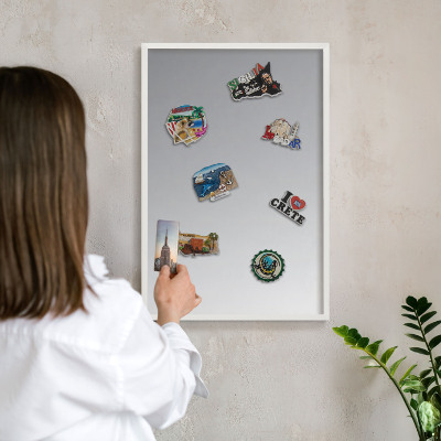 Wand-Magnettafel für Reisesouvenirs mit weißem Rahmen Grauer Farbverlauf