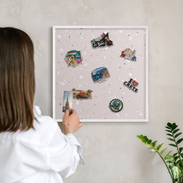 Magnettafel aus Metall für Souvenirs in weißem Rahmen Moderner Terrazzo