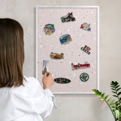 Magnettafel aus Metall für Souvenirs in weißem Rahmen Moderner Terrazzo