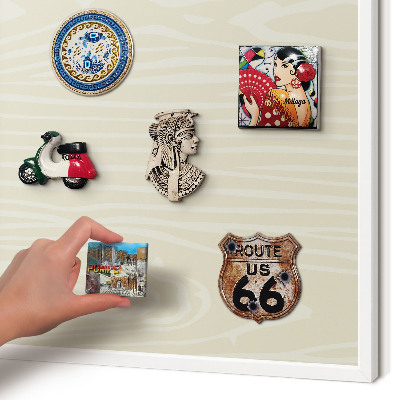 Wand-Magnettafel für Reisesouvenirs mit weißem Rahmen Beigefarbene Maserung