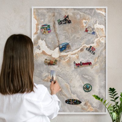 Wand-Magnettafel für Reisesouvenirs mit weißem Rahmen Marmor-Eleganz