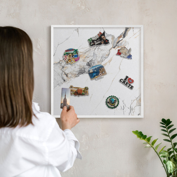 Magnettafel aus Metall für Souvenirs in weißem Rahmen Marmoroptik