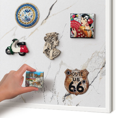 Wand-Magnettafel für Reisesouvenirs mit weißem Rahmen Moderne Eleganz