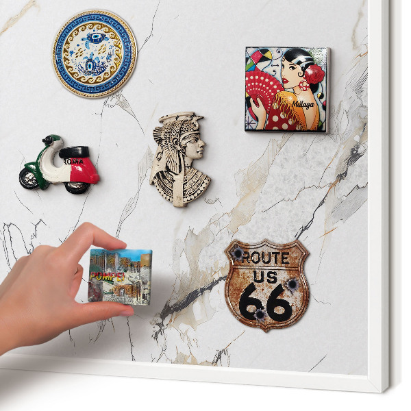 Wand-Magnettafel für Reisesouvenirs mit weißem Rahmen Moderne Eleganz