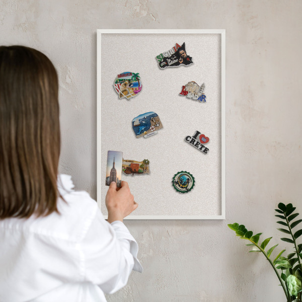 Wand-Magnettafel für Reisesouvenirs mit weißem Rahmen Cremige Textur