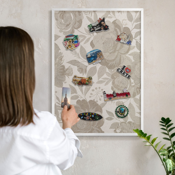 Magnettafel aus Metall für Souvenirs in weißem Rahmen Vintage-Blumen