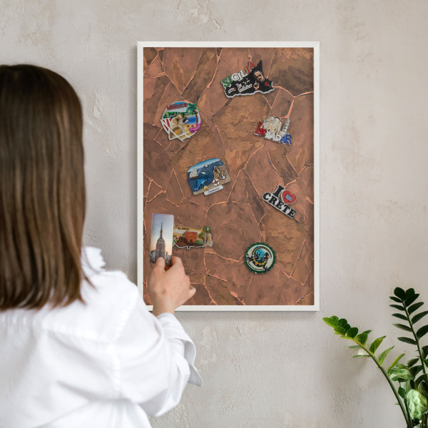 Magnettafel aus Metall für Souvenirs in weißem Rahmen Steinstruktur