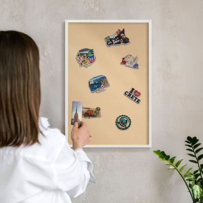 Magnettafel aus Metall für Souvenirs in weißem Rahmen Cremige Harmonie