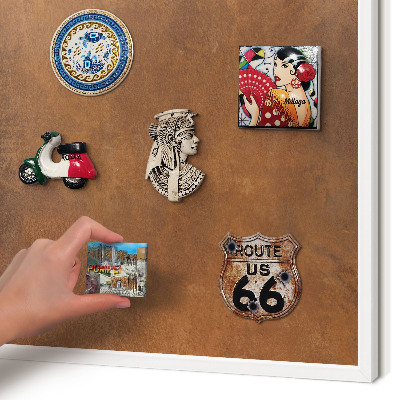Magnettafel aus Metall für Souvenirs in weißem Rahmen Braune Textur